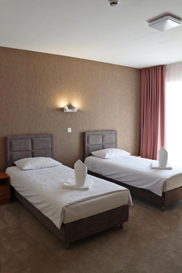 M&W Hotel Wronowski Lomza Exterior photo